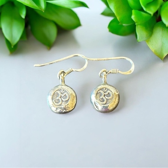 Thai Silver Om Charm Earrings Sterling Silver‎ Earwires NWT - Picture 1 of 6